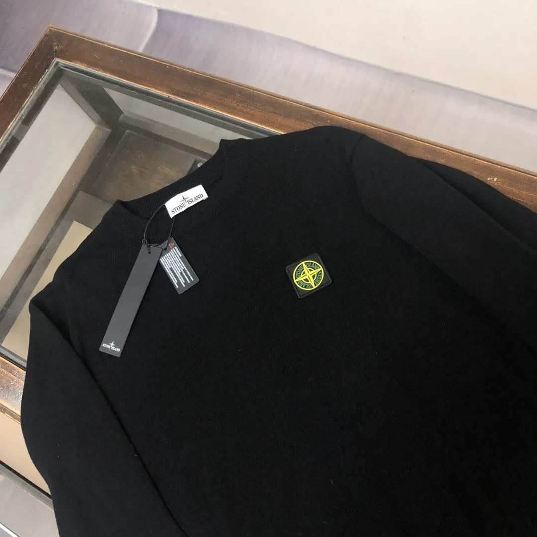 P190 STONE ISLAND 💥 Exclusive latest men's casual pullover knitted sweater ~ advanced customization, full of urban style, classic, simple and elegant round neck bottoming knitted sweater. Imported fabrics are soft and delicate, and are skin-friendly and comfortable to wear. A basic foundation is indispensable for men's wardrobes. They can be used to match various clothing anytime and anywhere to meet your daily needs. The design of the clothes is very simple, embellished with unique compass logo embroidery, fashionable and versatile⚠️⚠️✨✨A must-have item for men! All three standards are complete! Color: black, off-white, gray Size: M-3XL (please state your height and weight when placing an order)